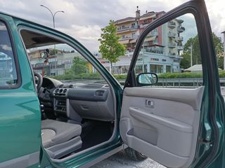 Nissan Micra 2000-thumb-15