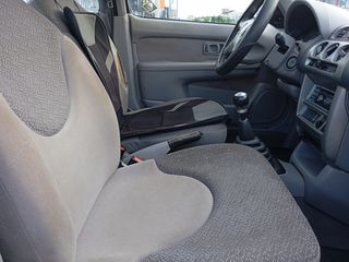 Nissan Micra 2000-thumb-16