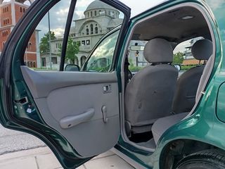 Nissan Micra 2000-thumb-19