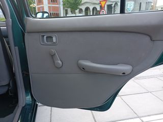 Nissan Micra 2000-thumb-32