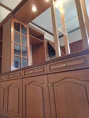 Σύνθετο με βιτρίνα και φωτισμό