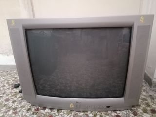 Τηλεόραση CRT Funai 27" με τηλεχειριστήριο – Retro