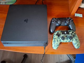 Playstation 4 με 2 χειριστήρια και 9 παιχνίδια
