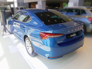 Skoda Octavia 2025 Selection 1.5 TSI m-HEV 150PS DSG7-thumb-1