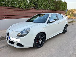 Alfa Romeo Giulietta 2012 QUADRIFOGLIO VERDE-thumb-1