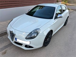 Alfa Romeo Giulietta 2012 QUADRIFOGLIO VERDE-thumb-2