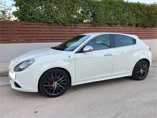 Alfa Romeo Giulietta 2012 QUADRIFOGLIO VERDE-thumb-3