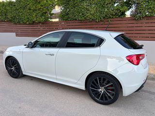 Alfa Romeo Giulietta 2012 QUADRIFOGLIO VERDE-thumb-4