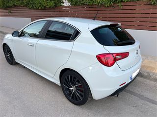 Alfa Romeo Giulietta 2012 QUADRIFOGLIO VERDE-thumb-5