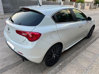 Alfa Romeo Giulietta 2012 QUADRIFOGLIO VERDE-thumb-7