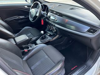 Alfa Romeo Giulietta 2012 QUADRIFOGLIO VERDE-thumb-12