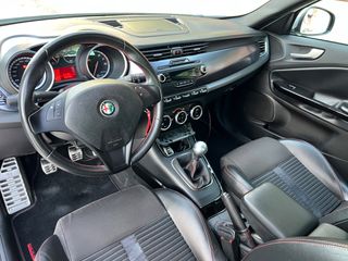 Alfa Romeo Giulietta 2012 QUADRIFOGLIO VERDE-thumb-16