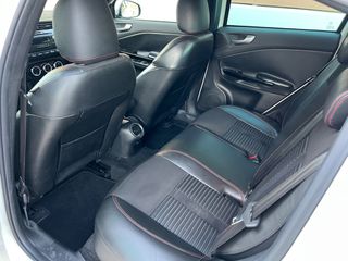Alfa Romeo Giulietta 2012 QUADRIFOGLIO VERDE-thumb-17