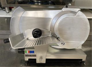 Ζαμπονομηχανή Πλάγιας Κοπής Με Ιμάντα Φ30Cm 46x32x39Cm του Ιταλικού οίκου ESSEDUE - Μεταχειρισμένη.