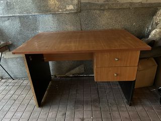 Πωλείται Γραφείο σε Άριστη Κατάσταση-thumb-1