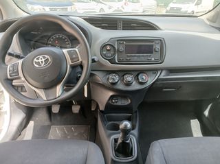 Toyota Yaris 2017-thumb-5