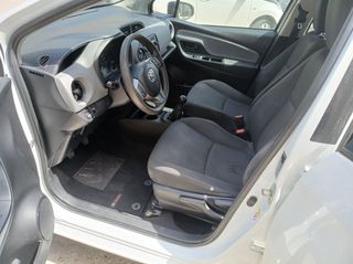 Toyota Yaris 2017-thumb-6