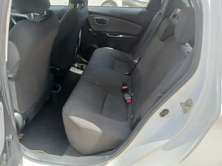 Toyota Yaris 2017-thumb-7