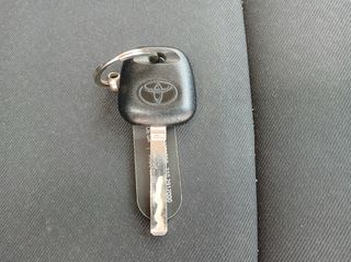 Toyota Yaris 2017-thumb-9