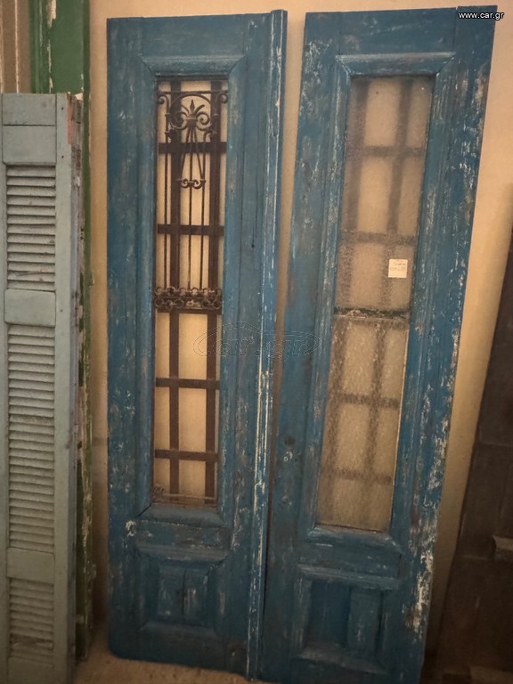 Παλιές ξύλινες πόρτες