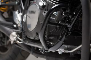 SW-MOTECH προστατευτικά κάγκελα για Yamaha XJR1200 / XJR1300 1995 – Μαύρα
