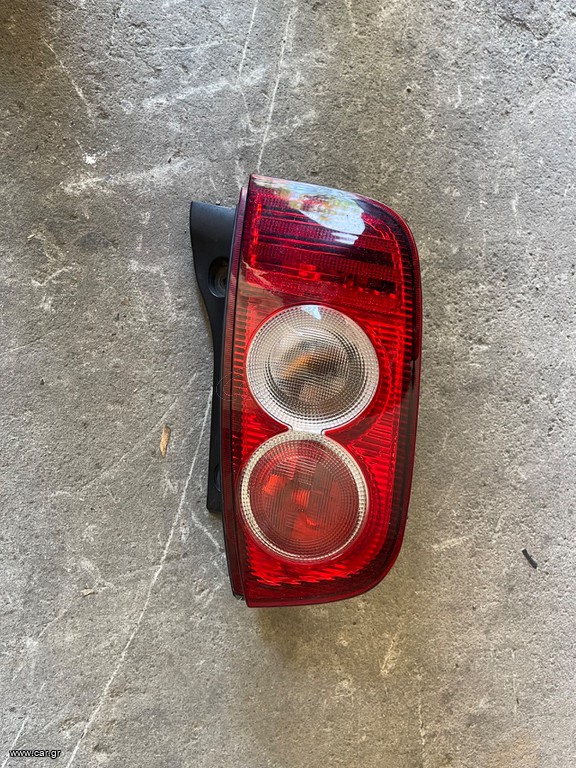 ΦΑΝΑΡΙ ΠΙΣΩ ΔΕΞΙ NISSAN MICRA K12 CABRIO