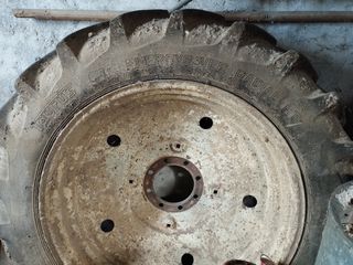 Πωλούνται 2 στενά πίσω ζαντολάστιχα 13,6/12 - 38 από Belarus MTZ 102