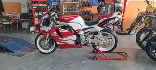 Suzuki GSX-R 750 1995-thumb-1