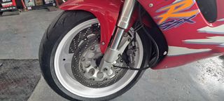 Suzuki GSX-R 750 1995-thumb-11