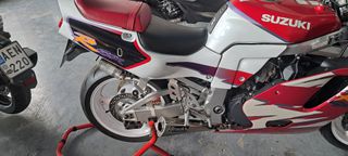 Suzuki GSX-R 750 1995-thumb-17