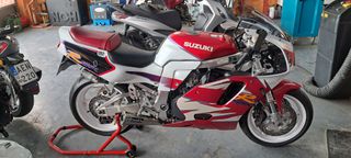 Suzuki GSX-R 750 1995-thumb-21