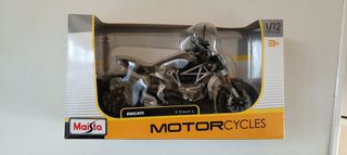 Μινιατούρα Ducati X Diavel S Σε Κλίμακα 1/12