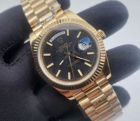 Rolex replica daydate ολόχρυσο με μαύρη πλάκα