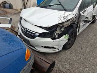 Opel Astra 2016-thumb-4