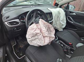 Opel Astra 2016-thumb-9