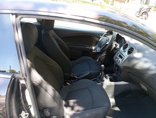 Alfa Romeo Mito 2012-thumb-10