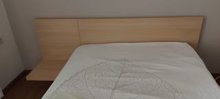 Ημίδιπλο κρεβάτι με στρώμα και κομοδινο που ενσωματωνεται και στις δυο πλευρες