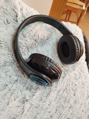 Ασύρματα και ενσύρματα headphones με υποδοχή κάρτας μνήμης TF