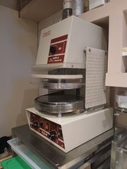 Πρέσα ζύμης πίτσας