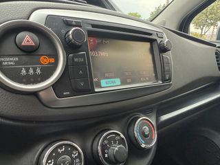 Toyota Yaris 2013-thumb-12