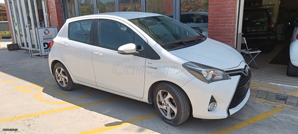 Toyota Yaris 2016 1.5 HYBRID ACTIVE Plus automatic,NAVI,CAMERA