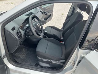 Skoda Fabia 2015-thumb-25