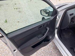Skoda Fabia 2015-thumb-29