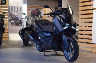 Yamaha XMAX 300 2026-thumb-1