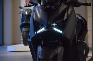 Yamaha XMAX 300 2026-thumb-2