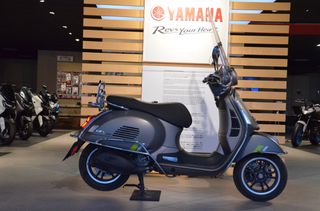 Vespa GTS Super Tech 300 2022