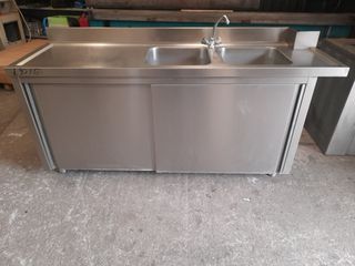 Λάντζα πάγκος με 2 γούρνες 40χ40 αριστερά και δεξιά πάσο με  συρόμενες πόρτες. Διαστάσεις 190χ60χ87