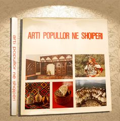 Λεύκωμα: Η λαϊκή τέχνη στην Αλβανία / Arti popullor në Shqipëri (Τίρανα 1976) αλβανική παράδοση - πολιτισμός - ιστορία - λαογραφία - Albania