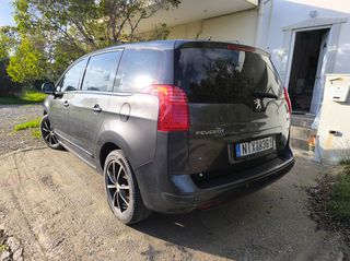 Peugeot 5008 2011