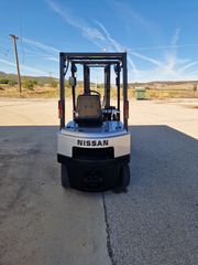 Nissan 2001 FG15-thumb-1